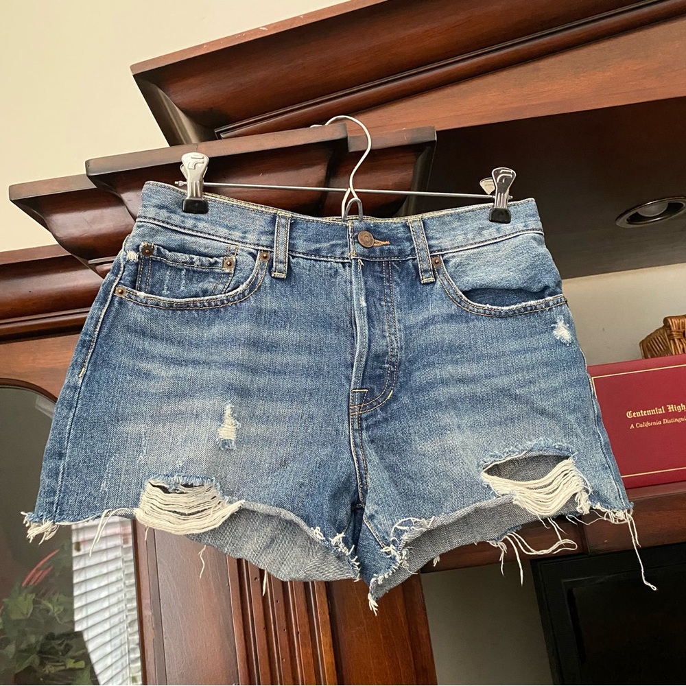 Free People We The Free Distressed Denim Mini Shorts sz 28 Mid Rise Button Fly